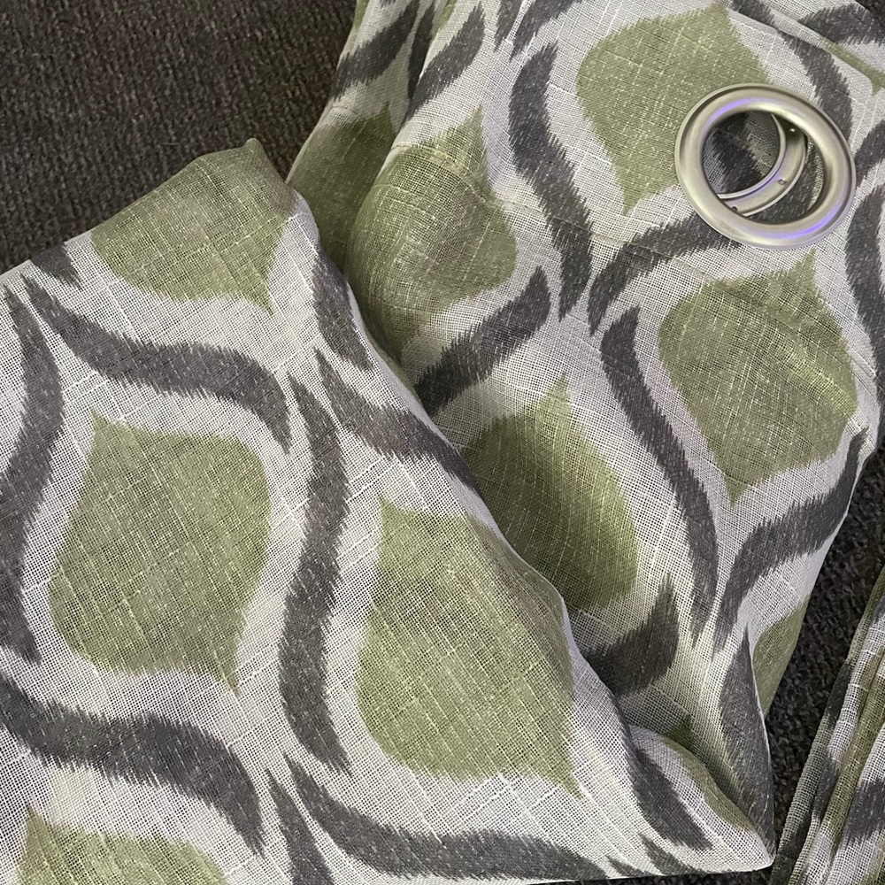 Pair of sage and gray sheets - Picture 2 of 4